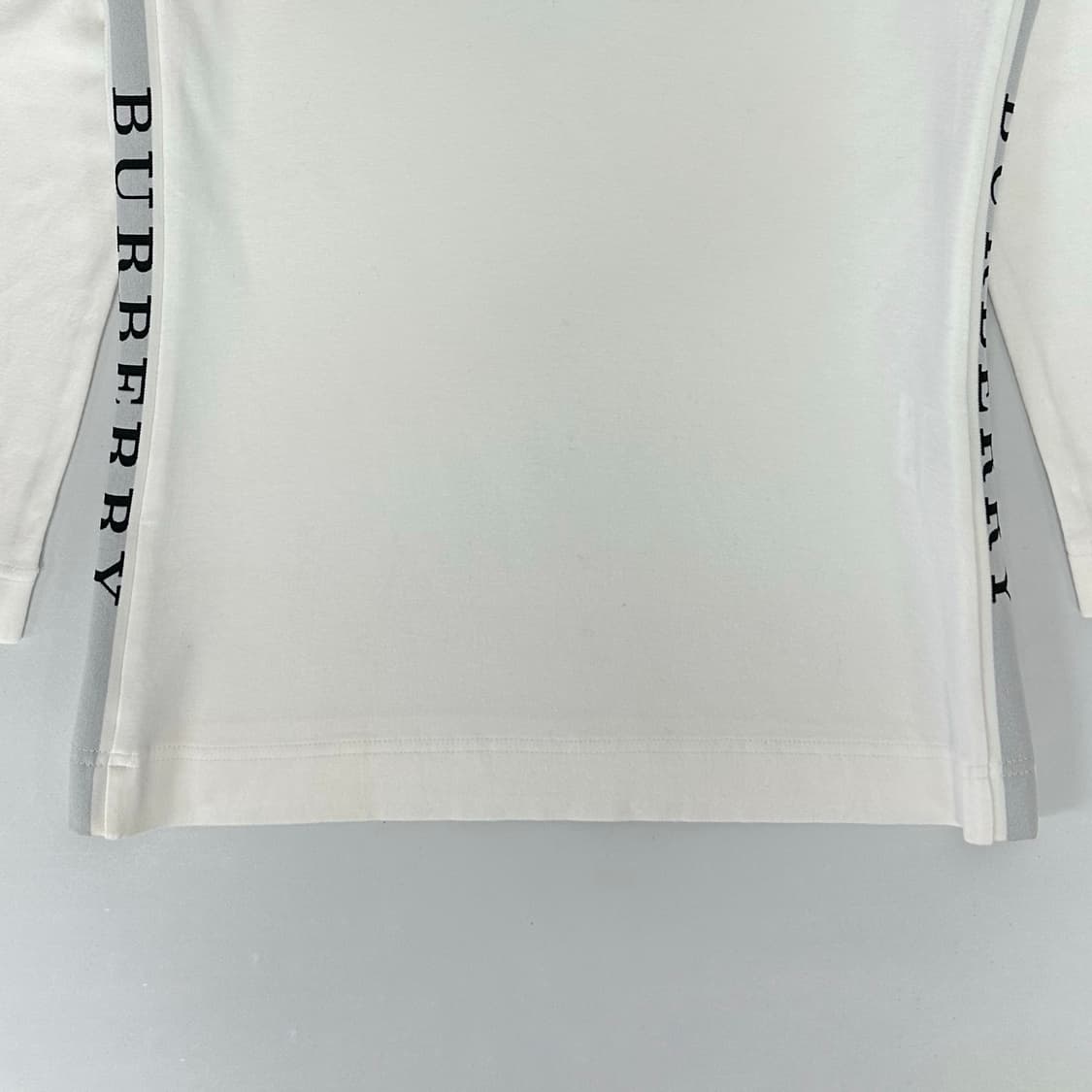 버버리 사이드 로고 디자인 티셔츠 상품이미지3