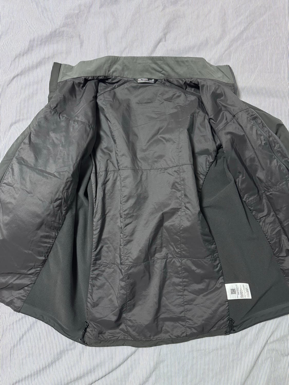 (새상품급) 아크테릭스 아톰 자켓 그래파이트 L 상품이미지9