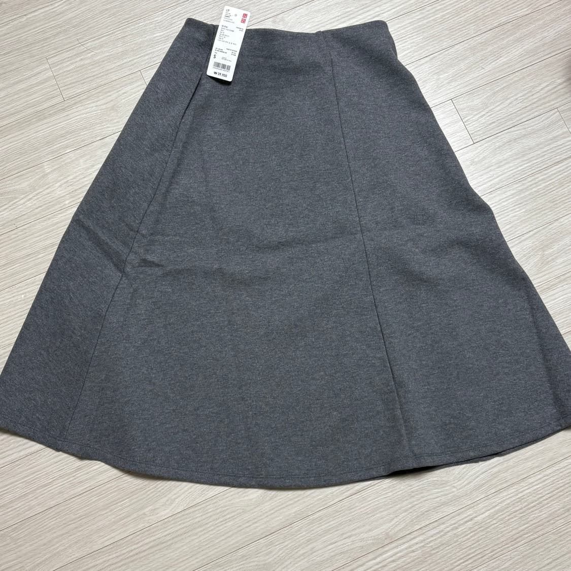 새상품) S 사이즈 유니클로 브러시드 저지 미디어 플레어스커트 상품이미지2