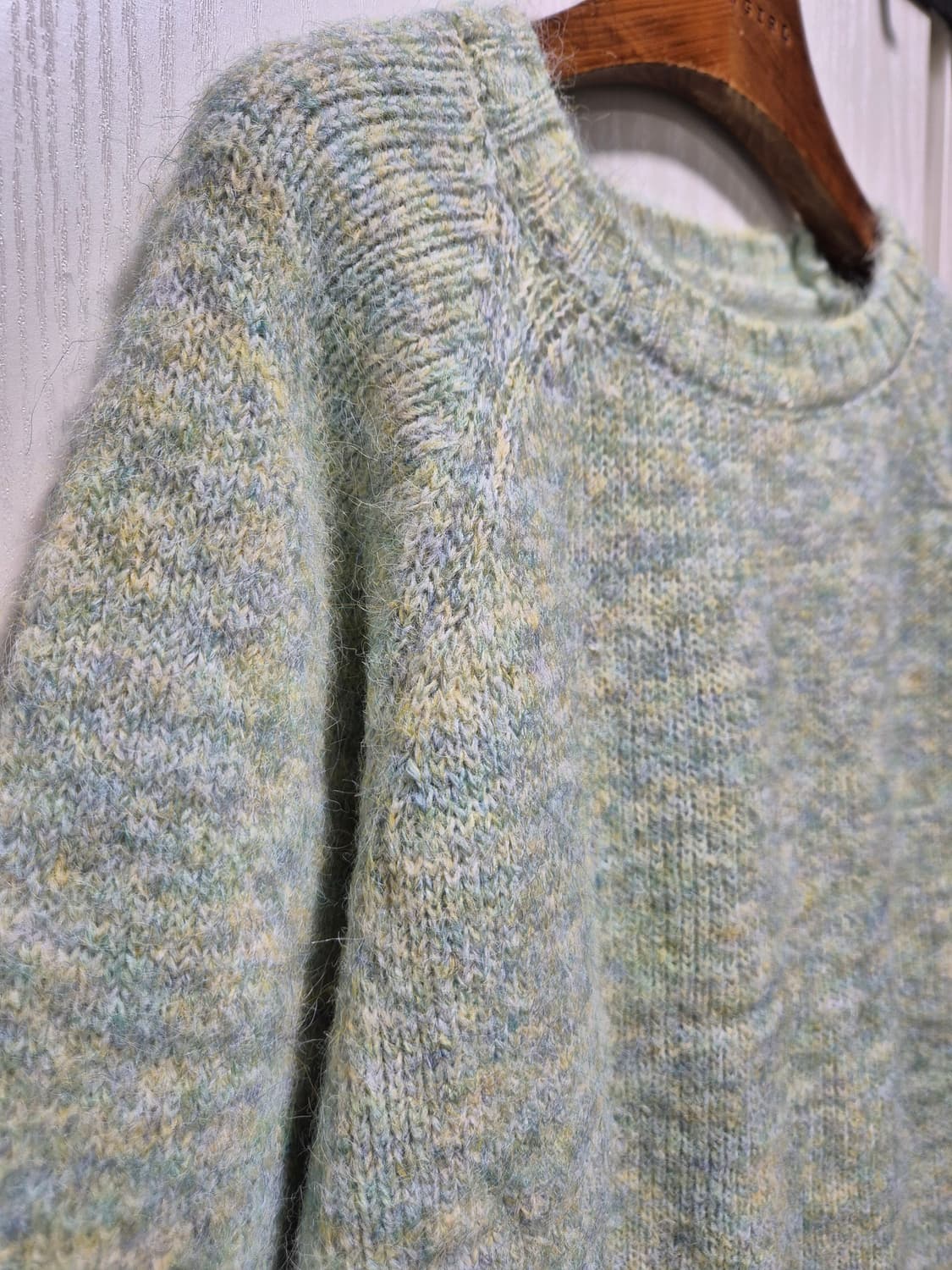 민트보카시 라운드넥 니트 상품이미지3