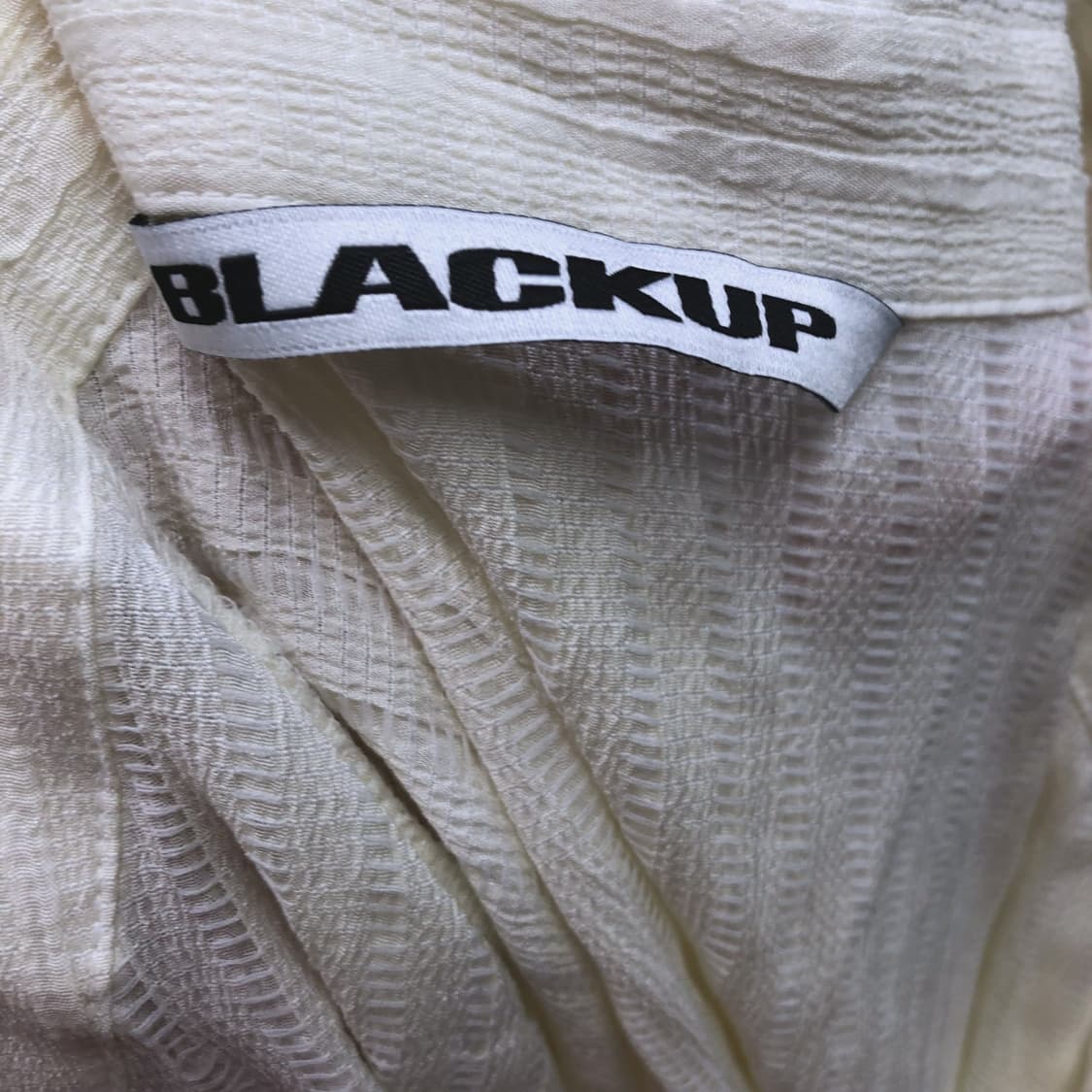 블랙업 엘솝 버튼 플리츠 블라우스 29 상품이미지8