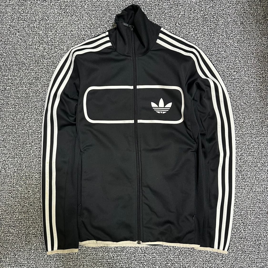 (90) 아디다스 검흰 트랙탑 져지 상품이미지1