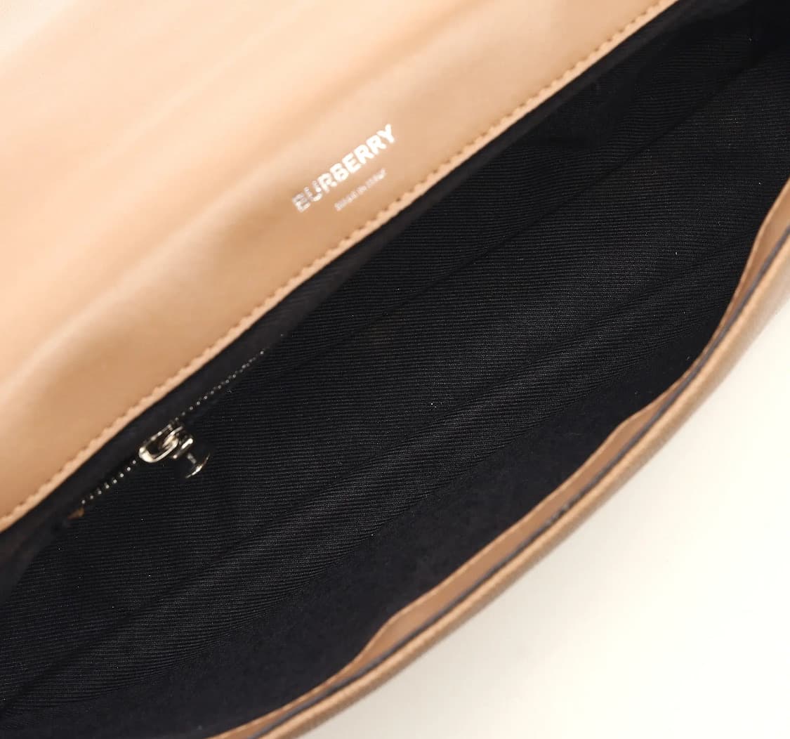 [A급] 버버리 롤라 퀼팅 가죽 숄더백 미디움 브라운 판매합니다!!! 상품이미지8