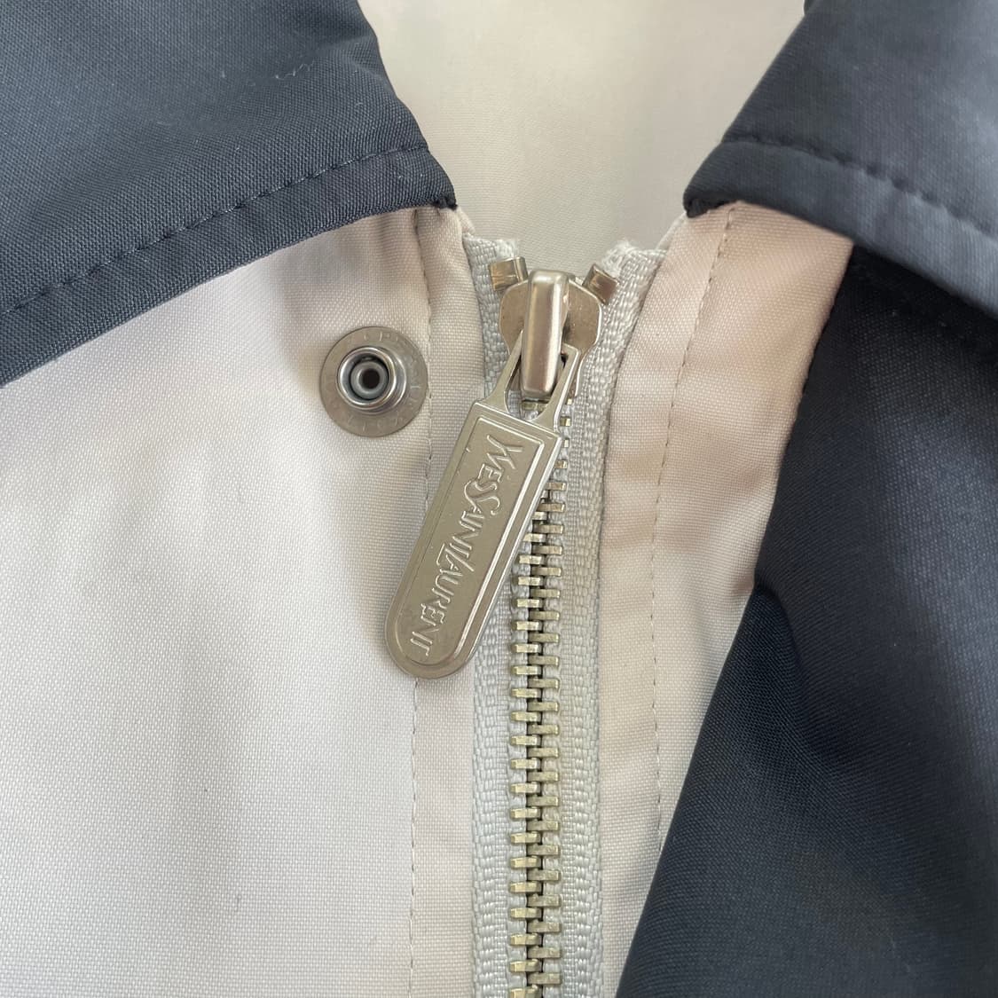 YvesSaintLaurent  입생로랑 시그니처 자수 나일론 사파리 자 상품이미지5