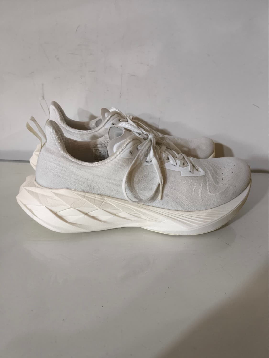 290mm 아식스 노바블라스트4 화이트 런닝화  상품이미지2