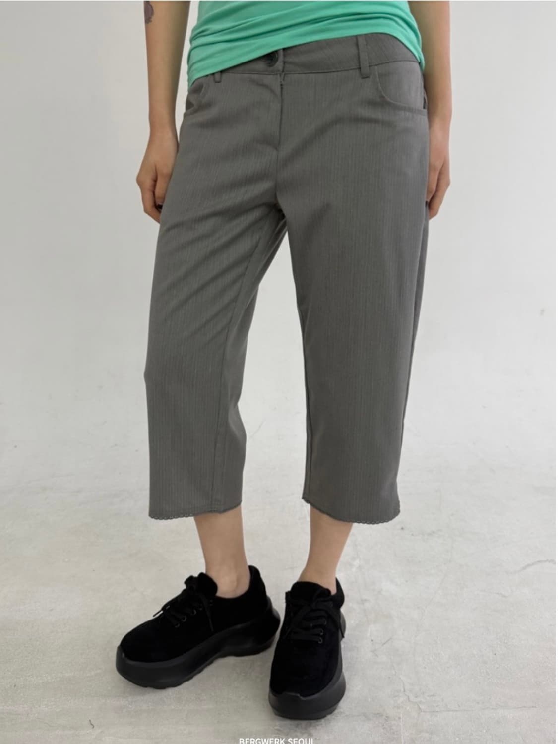 베르크서울 STRIPE CAPRI PANTS 상품이미지1