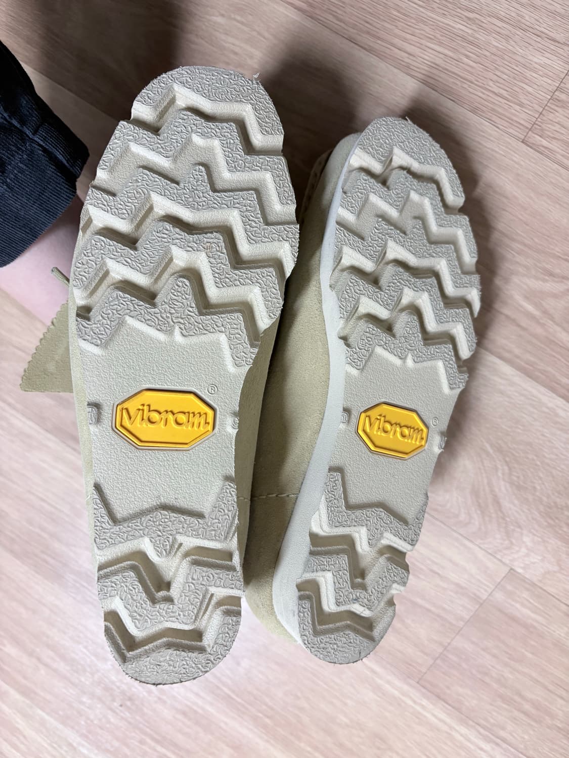 클락스 왈라비 225사이즈 데져트트랙 고어텍스 거의 새것 상품이미지3