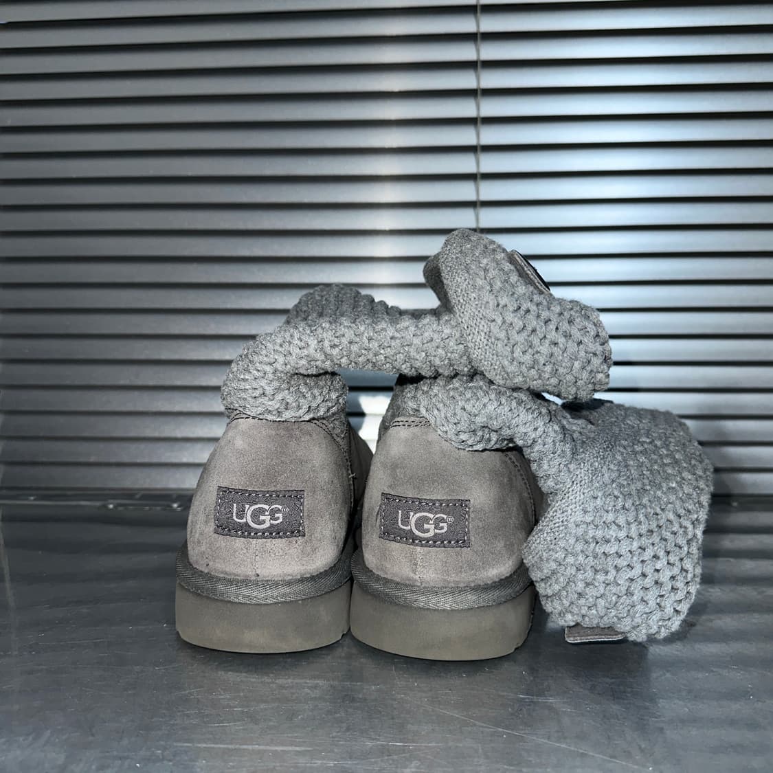 00s 그레이 니트 & 스웨이드 숏 어그 부츠 상품이미지3