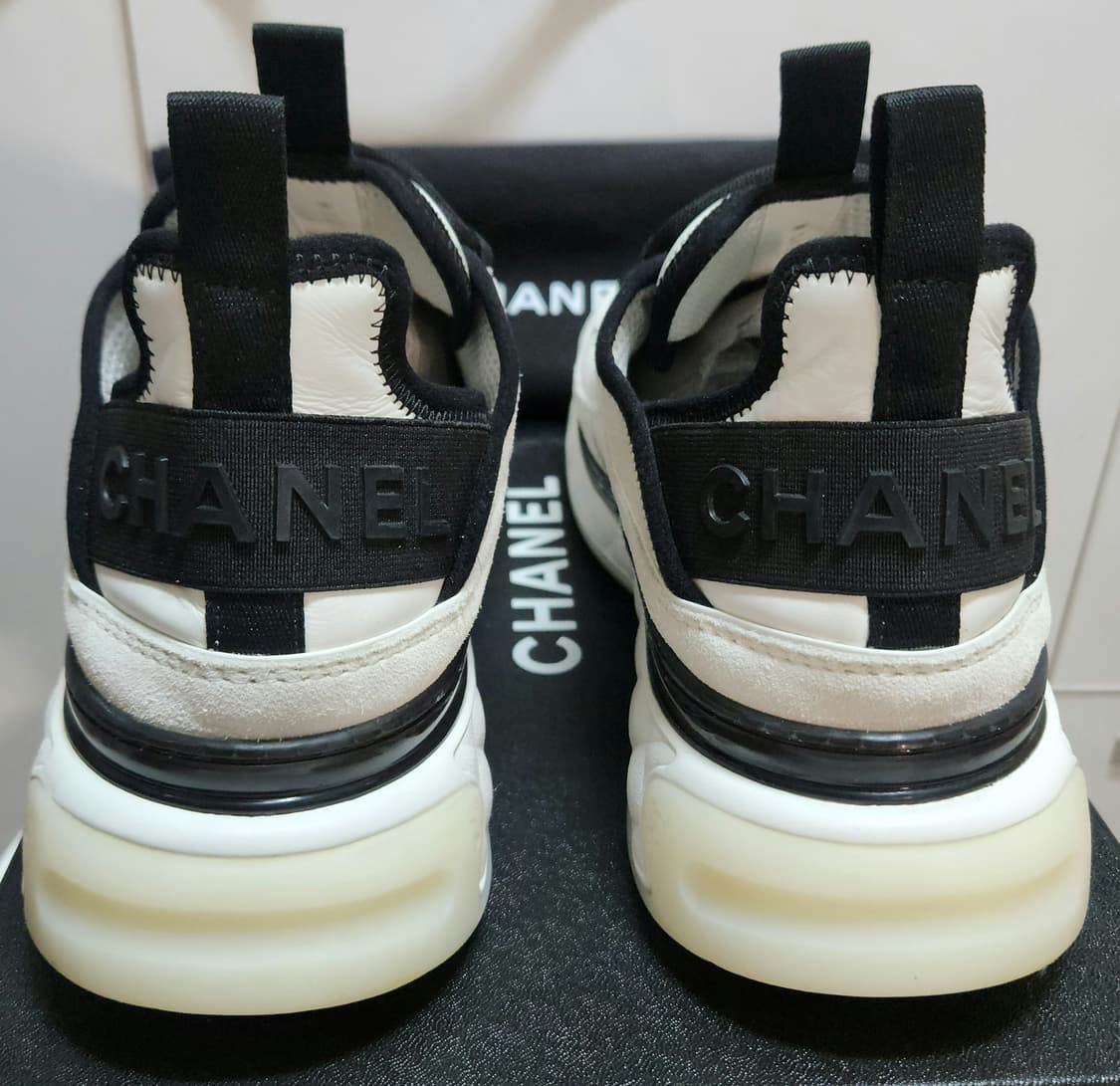 [정품) 샤넬 스니커즈 운동화 스웨이드 카프스킨 CC골드로고/화이트 41 상품이미지6