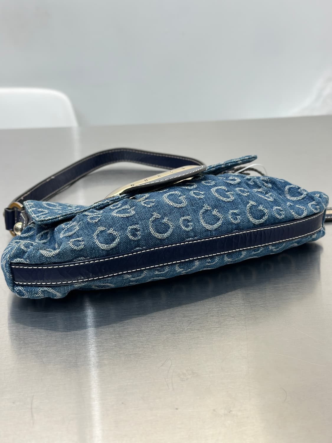 게스 버클 데님 숄더 백  상품이미지5