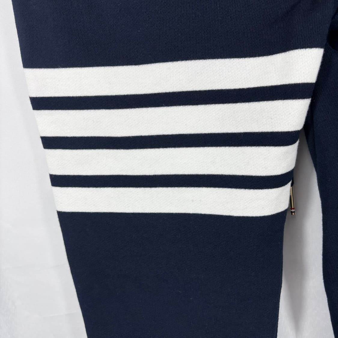 (정품,새상품급)톰브라운 루프백 사선 클래식 스웨트팬츠 네이비 상품이미지6