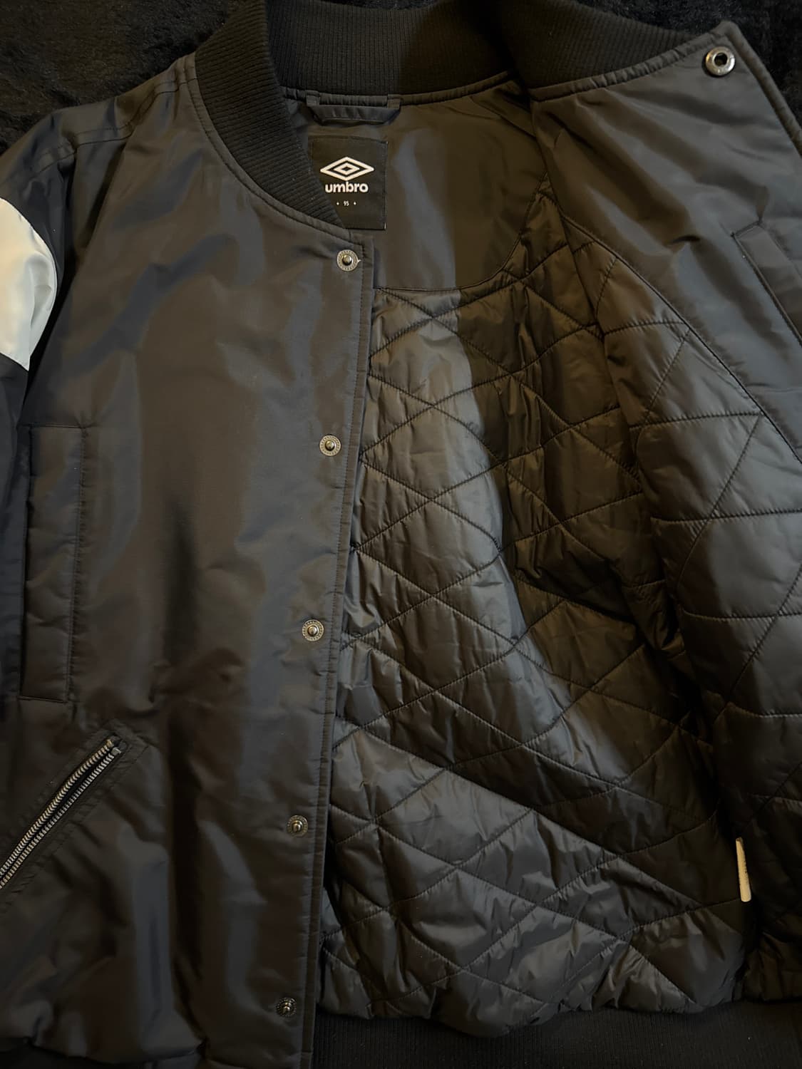 엄브로 아카이브 클럽 베이직 바시티 패딩자켓 판매합니다 상품이미지2