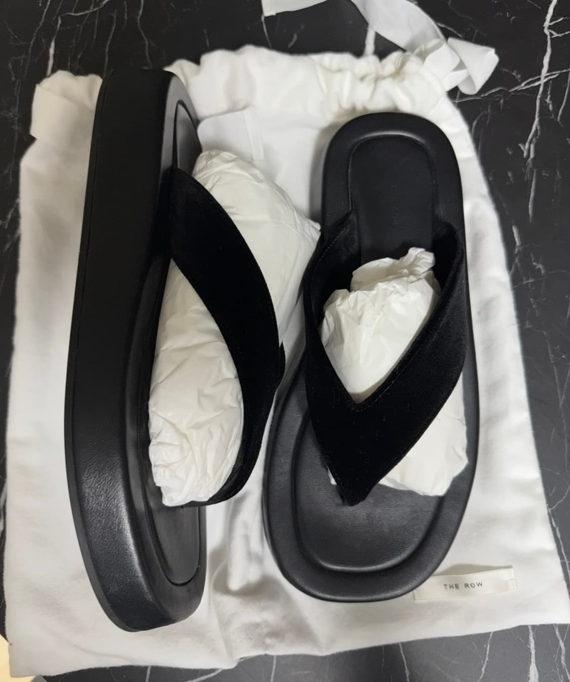 더 로우 긴자 쪼리 블랙 상품이미지2