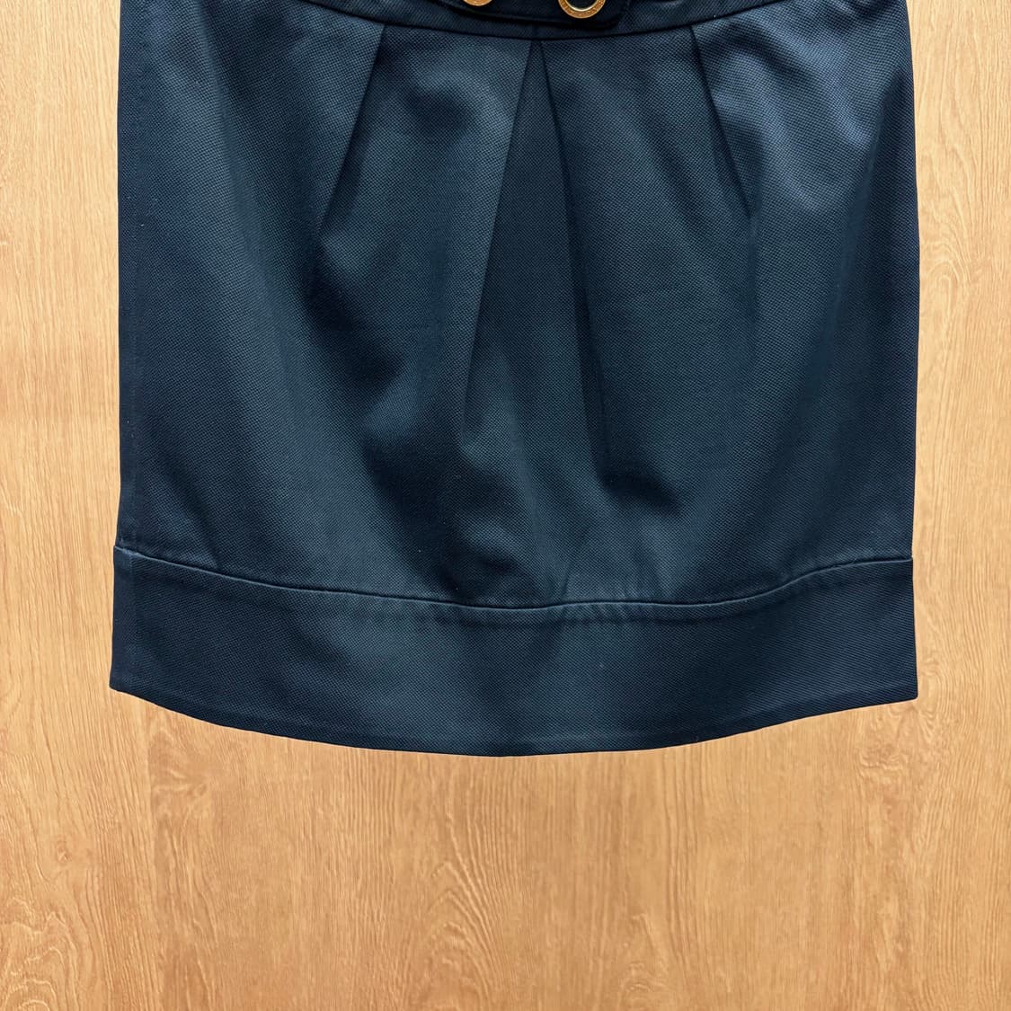 아르마니 익스체인지 미니 스커트 골드 아일렛 턱 밑단 절개 디테일 네이비 상품이미지5