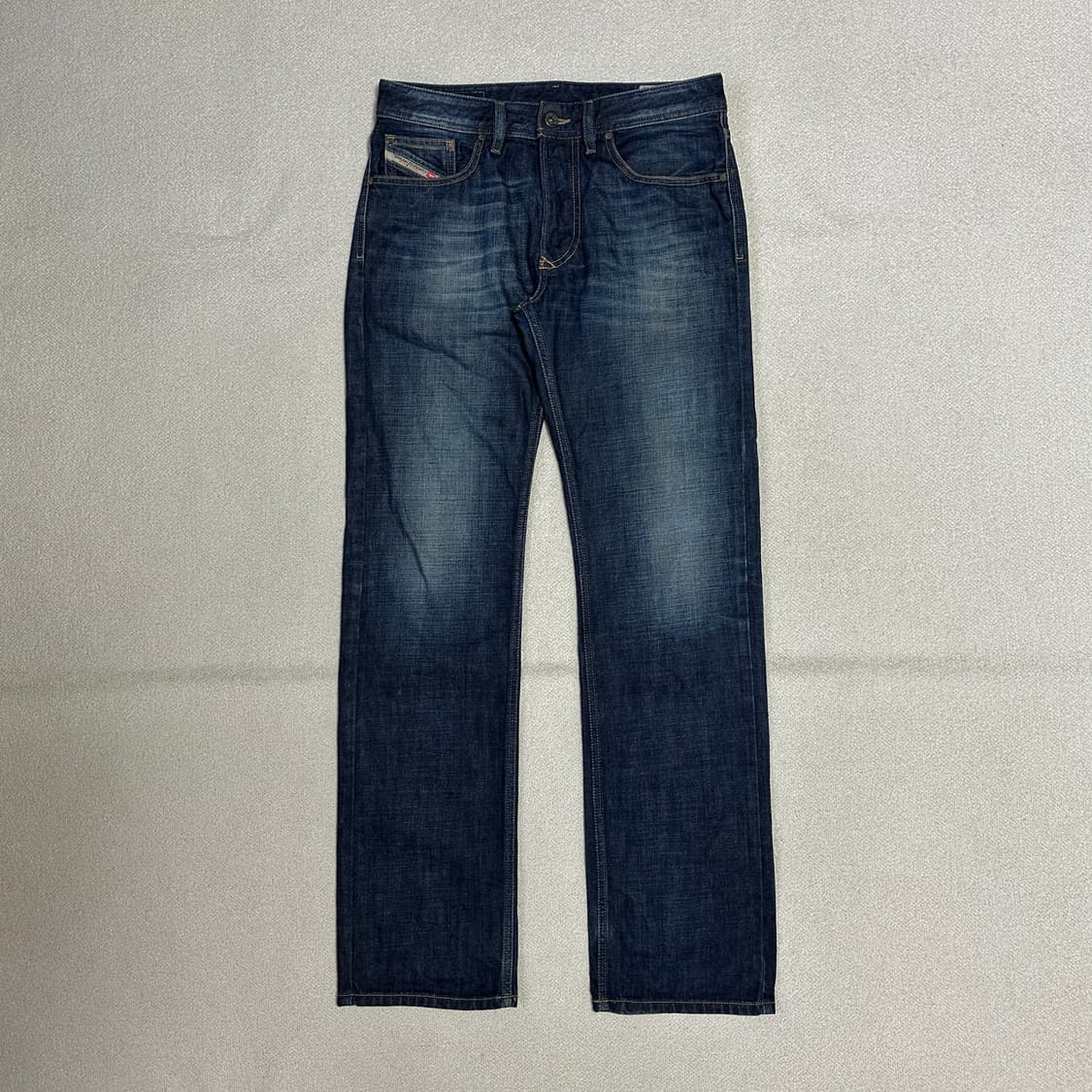 디젤 LARKEE 레귤러 스트레이트 데님팬츠 상품이미지1