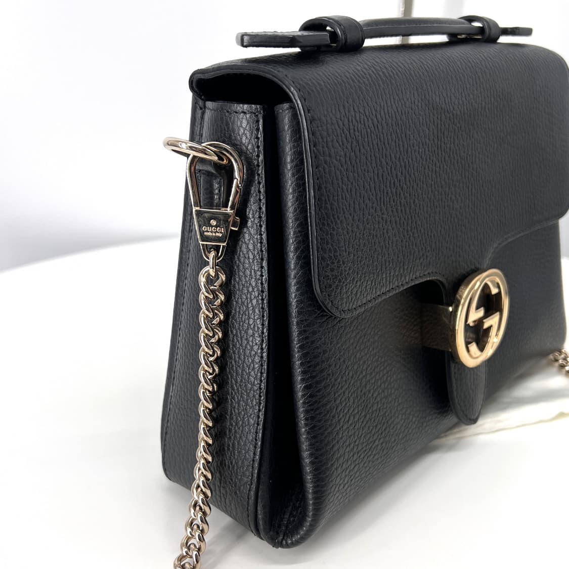 구찌 GG 인터로킹 탑핸들 체인 스몰 숄더백 블랙 (510302) 상품이미지8