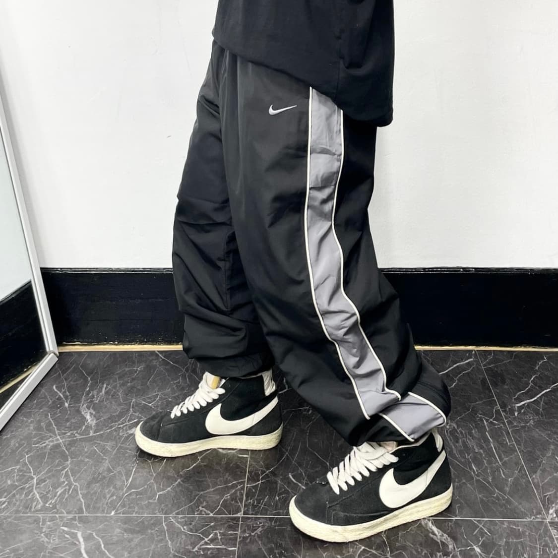 나이키 스우시 빅 파이핑 패디드 오버와이드 조거 트랙 상품이미지1