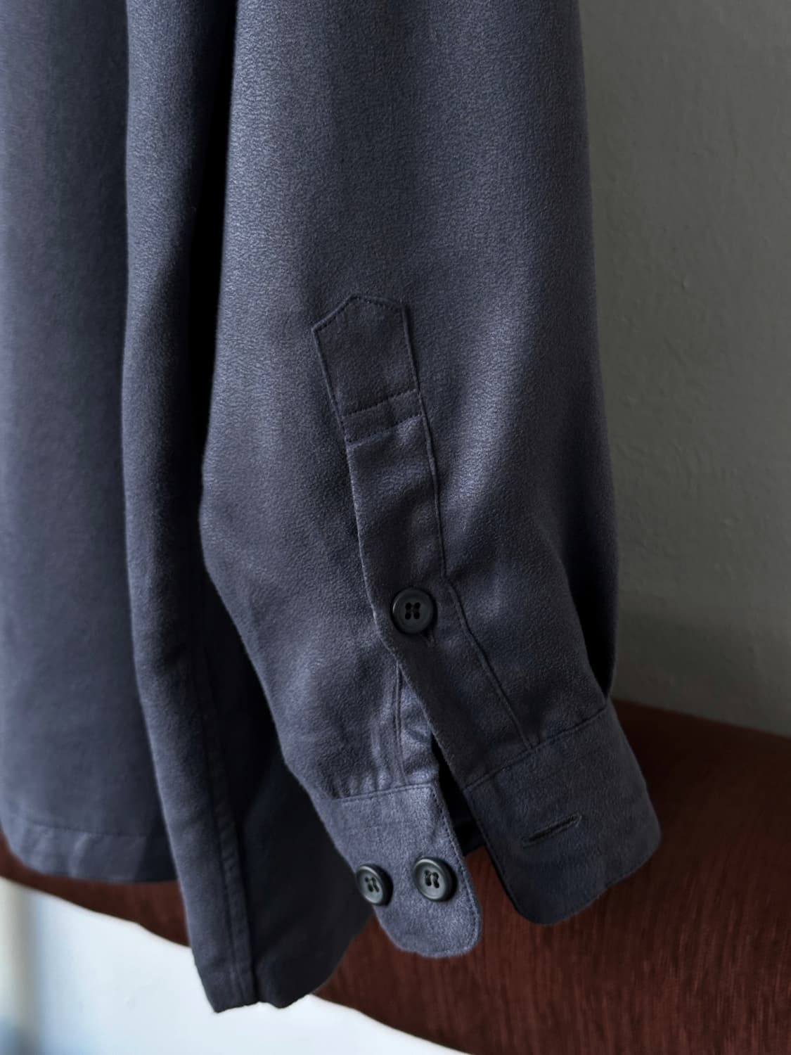 Fake suede fabric design stitch shirt 상품이미지5