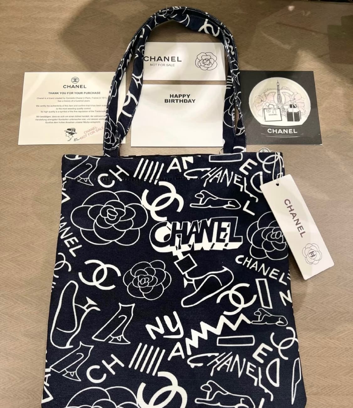 샤넬 뷰티 그래피티 에코백 상품이미지3