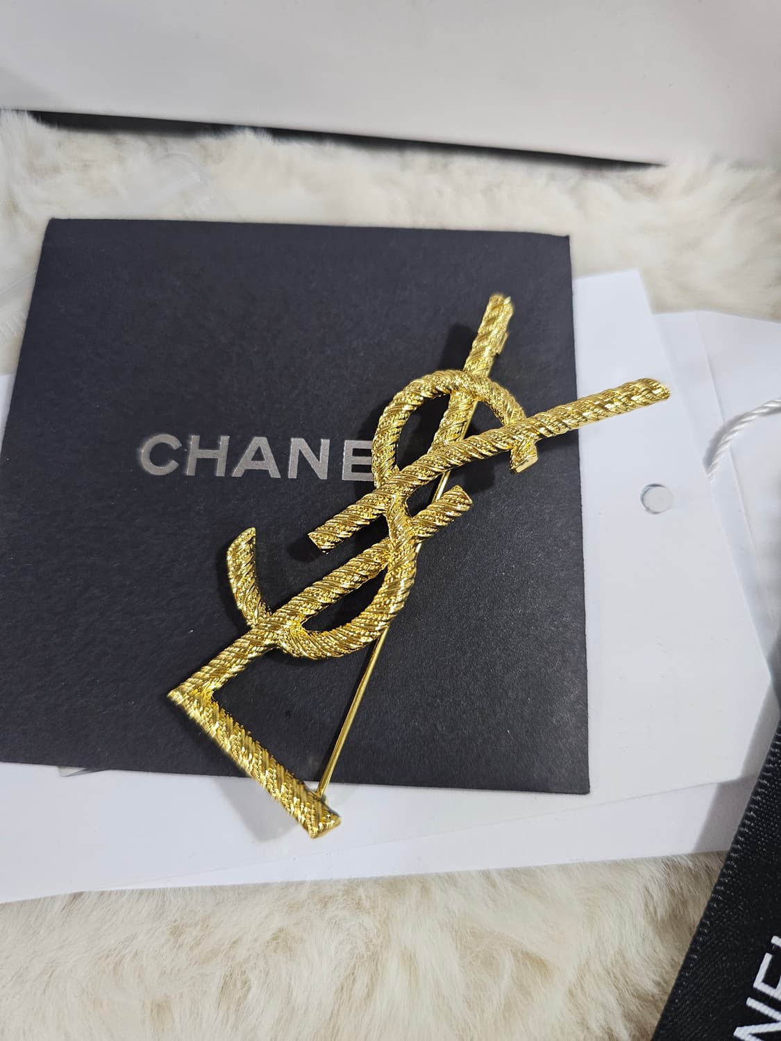 입생로랑 골드 업사이클링 브로치 상품이미지2