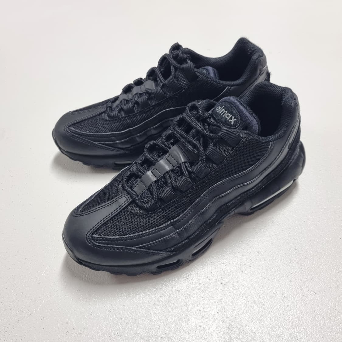 NIKE AIR MAX 95 트리플블랙 - 255 상품이미지2