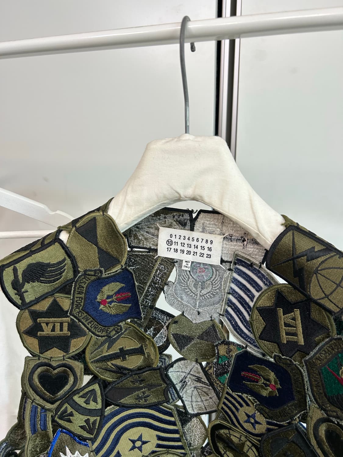 마르지엘라 밀리터리 인시그니아 베스트 상품이미지3