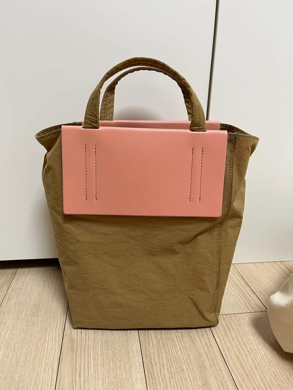 아크네 스튜디오 베이커 아웃 미니 토트백 브라운 핑크 상품이미지3