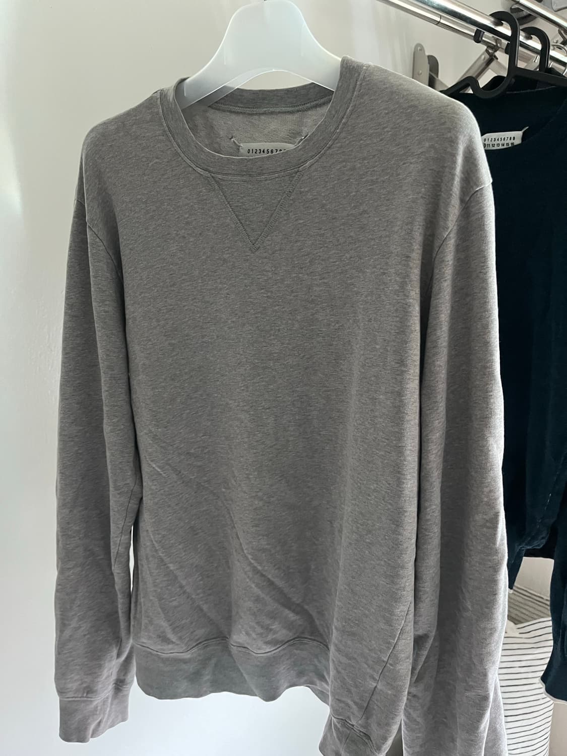 마르지엘라 엘보 패치 맨투맨 상품이미지1