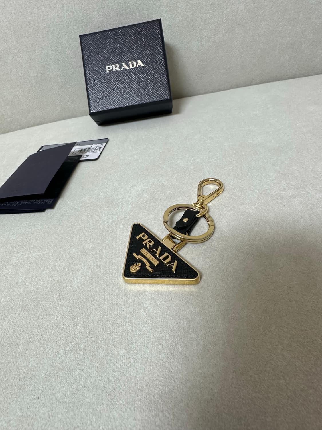 25년구매 [A+ 정품] 프라다 삼각로고 키링 상품이미지3