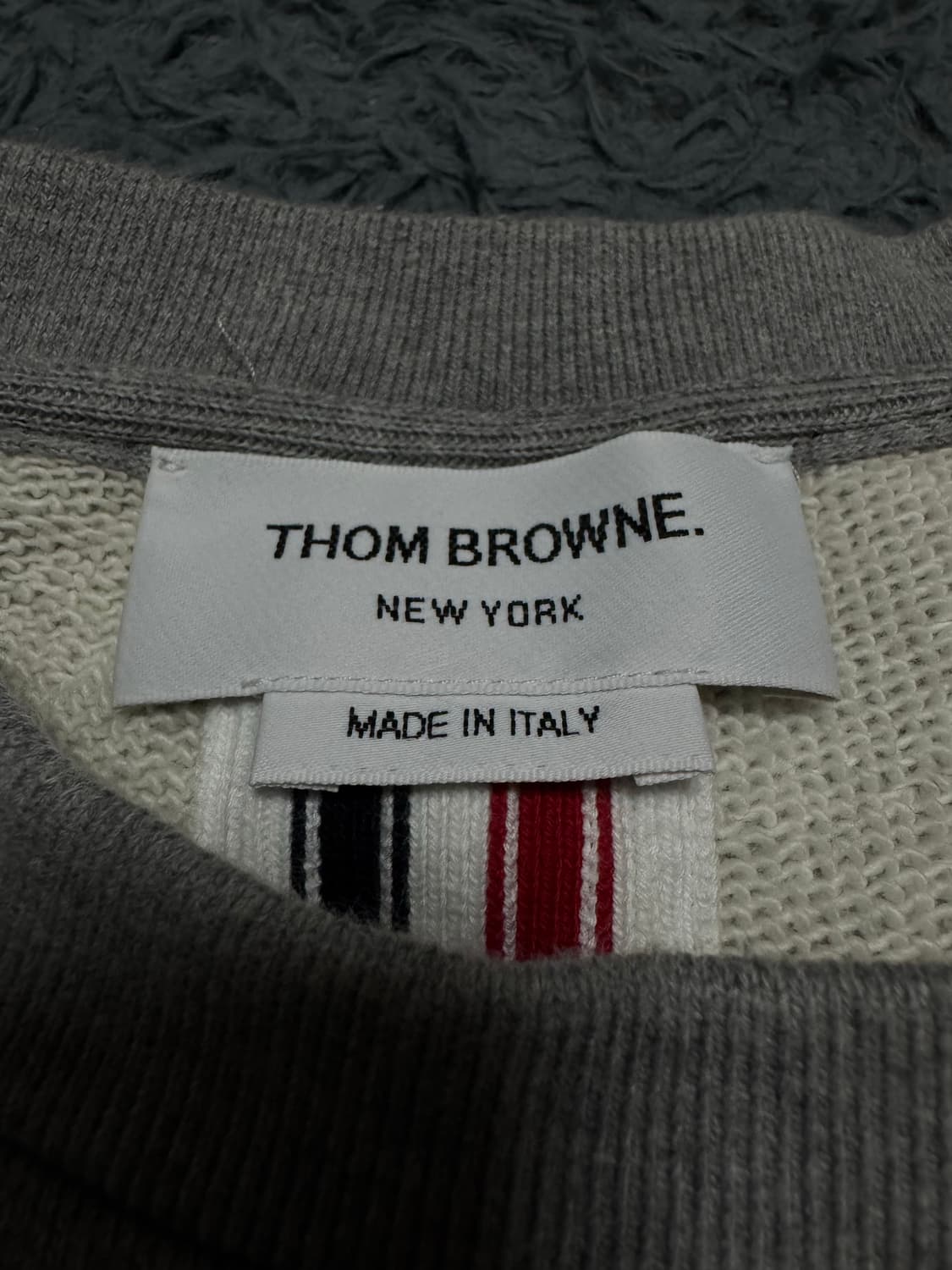 톰브라운 백삼선 맨투맨 5사이즈 그레이 상품이미지3