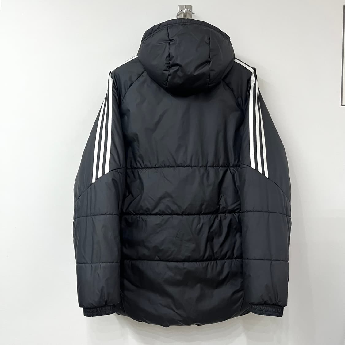 아디다스 블랙 삼선 후드 패딩 자켓 상품이미지3