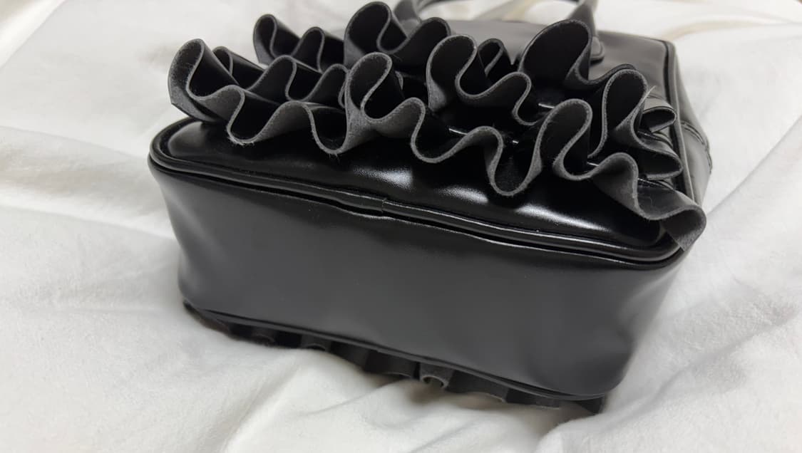 꼼데가르송 프릴백 상품이미지3