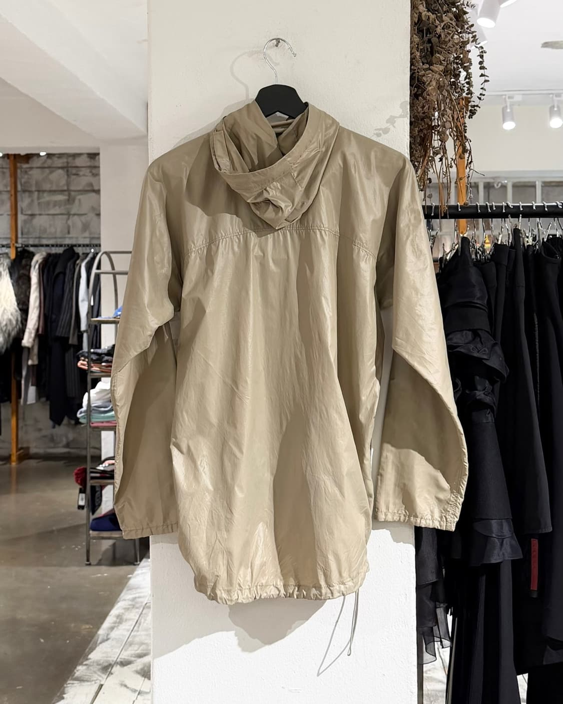 질샌더 베이지 스트링 디테일 바람막이 상품이미지6