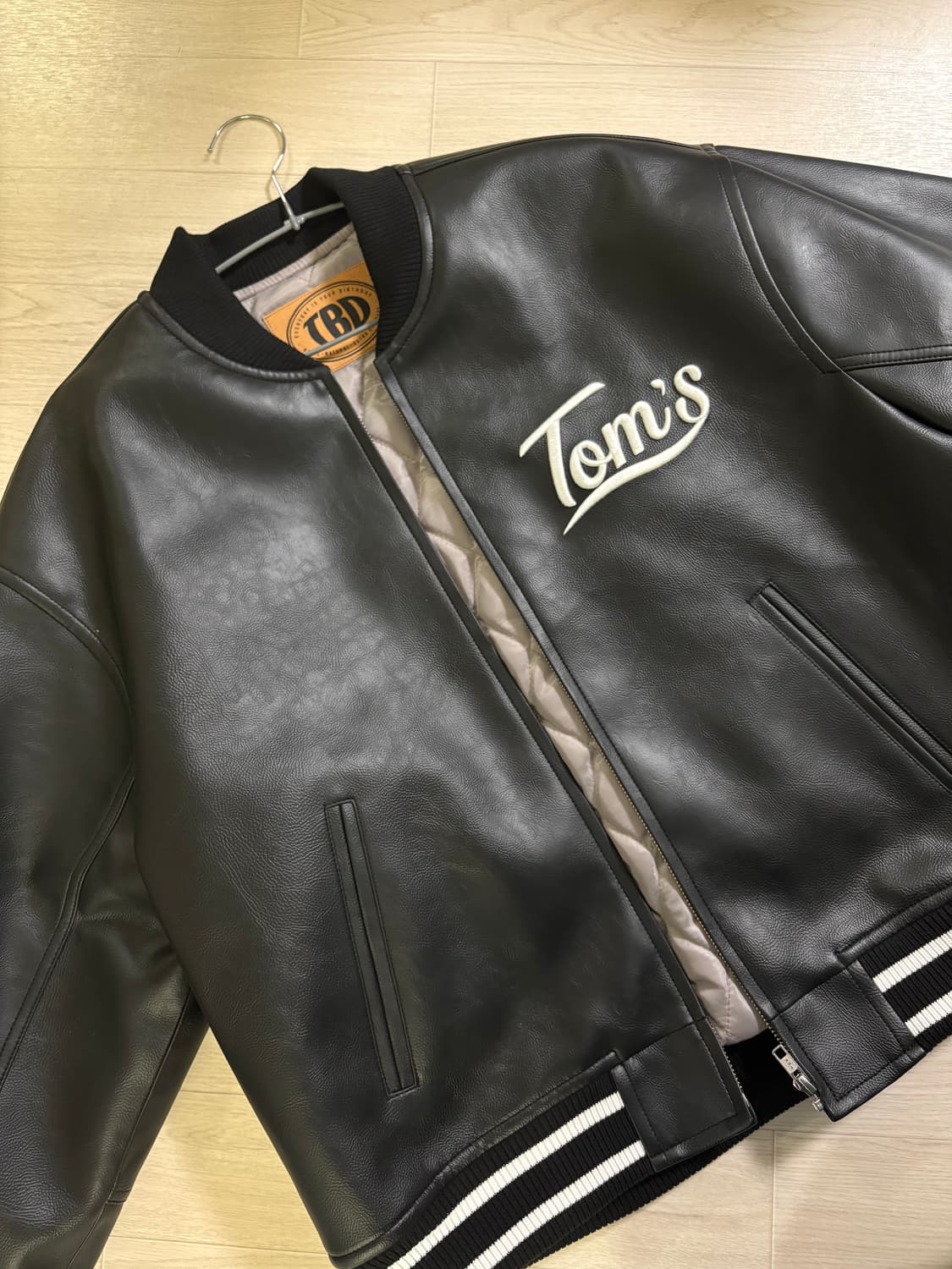 톰스벌스데이 [SHINSEGAE X TBD] VARCITY BOMBER  상품이미지1