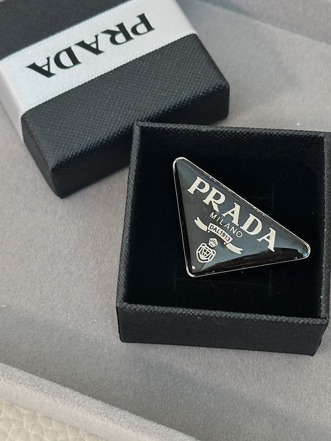 프라다 빈티지 에폭시 브로치 상품이미지3