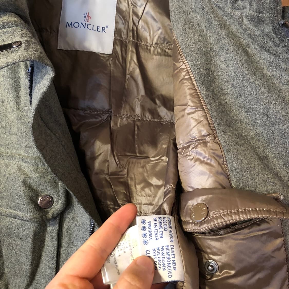 정품 감정서 포함) 몽클레어 다운 필드 자켓 판매합니다. 상품이미지5