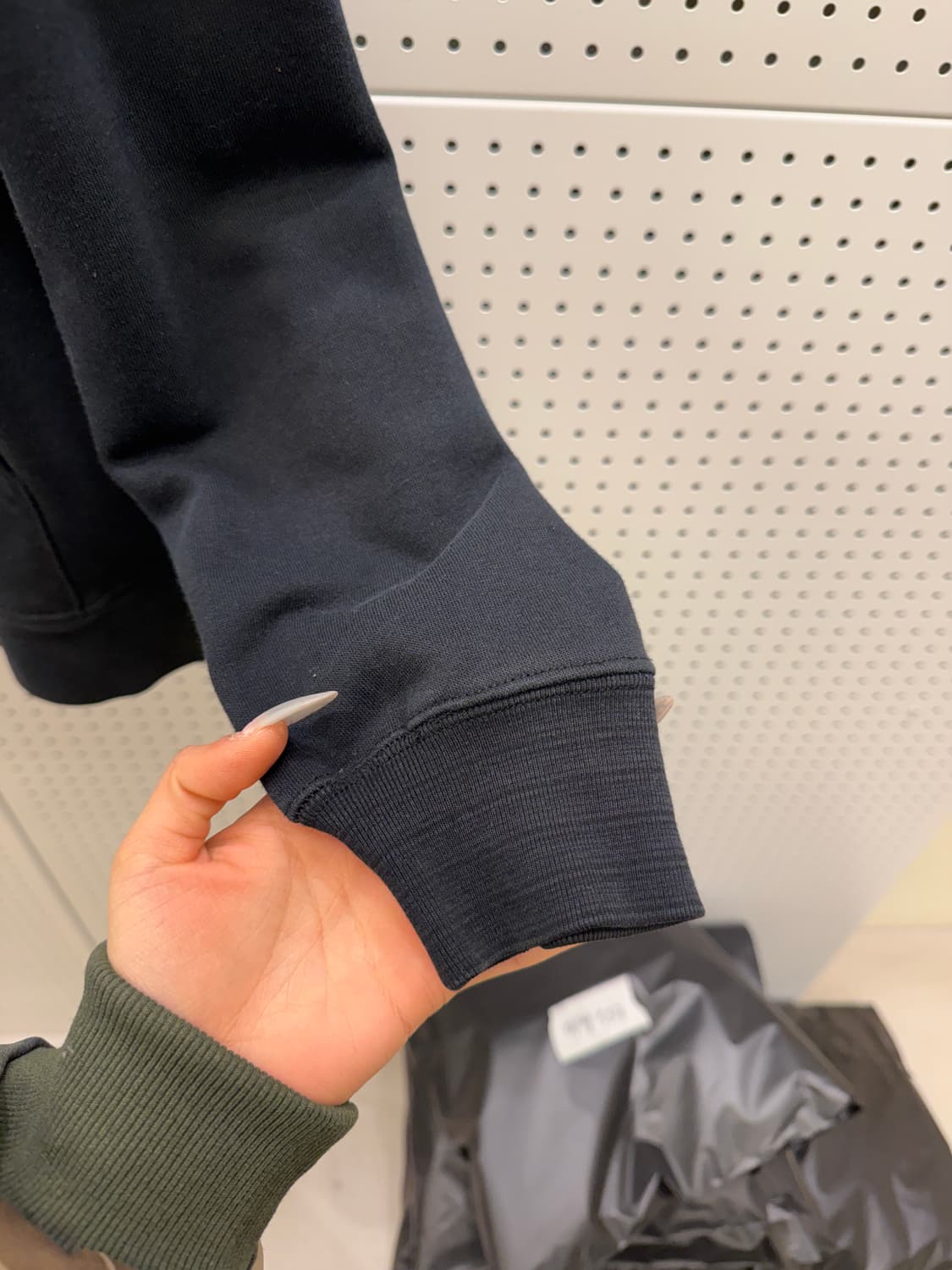 칼하트 빅로고 블랙 후드티 U1017 상품이미지4