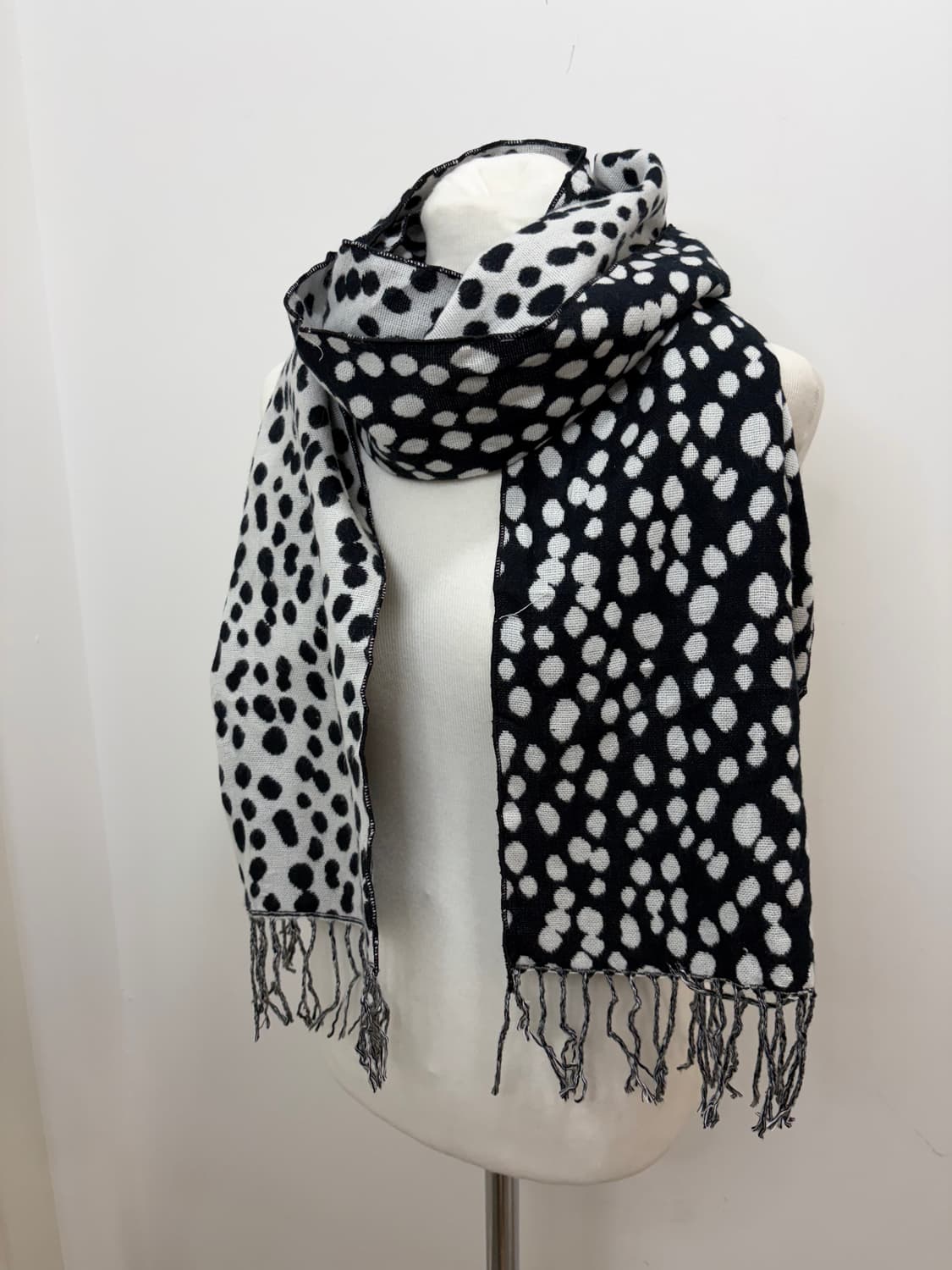 검흰 도트 땡땡이 머플러 목도리 상품이미지4