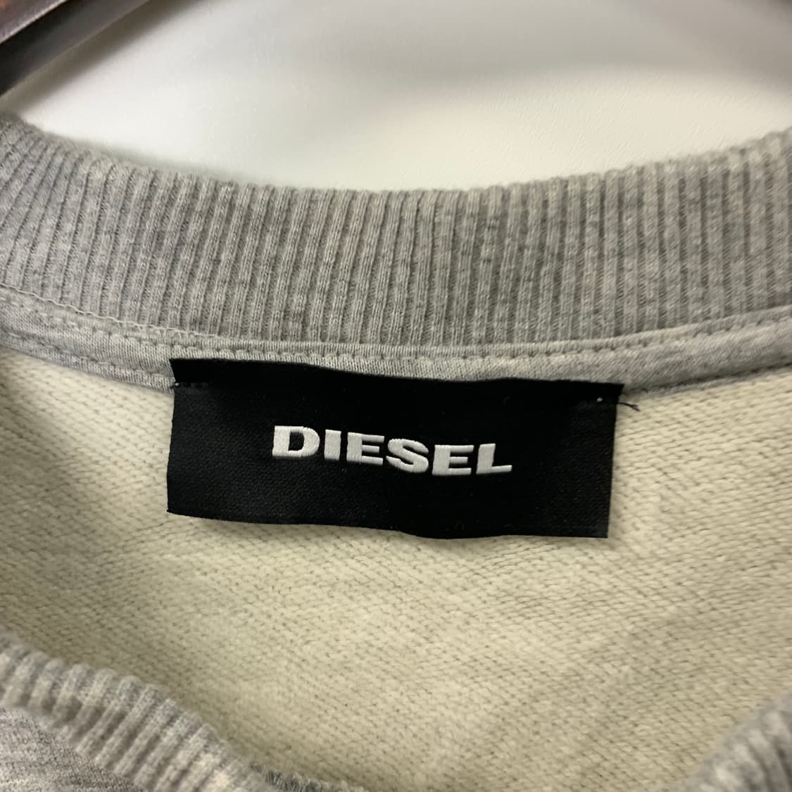 디젤 자수 빅로고 그레이 맨투맨 상품이미지6