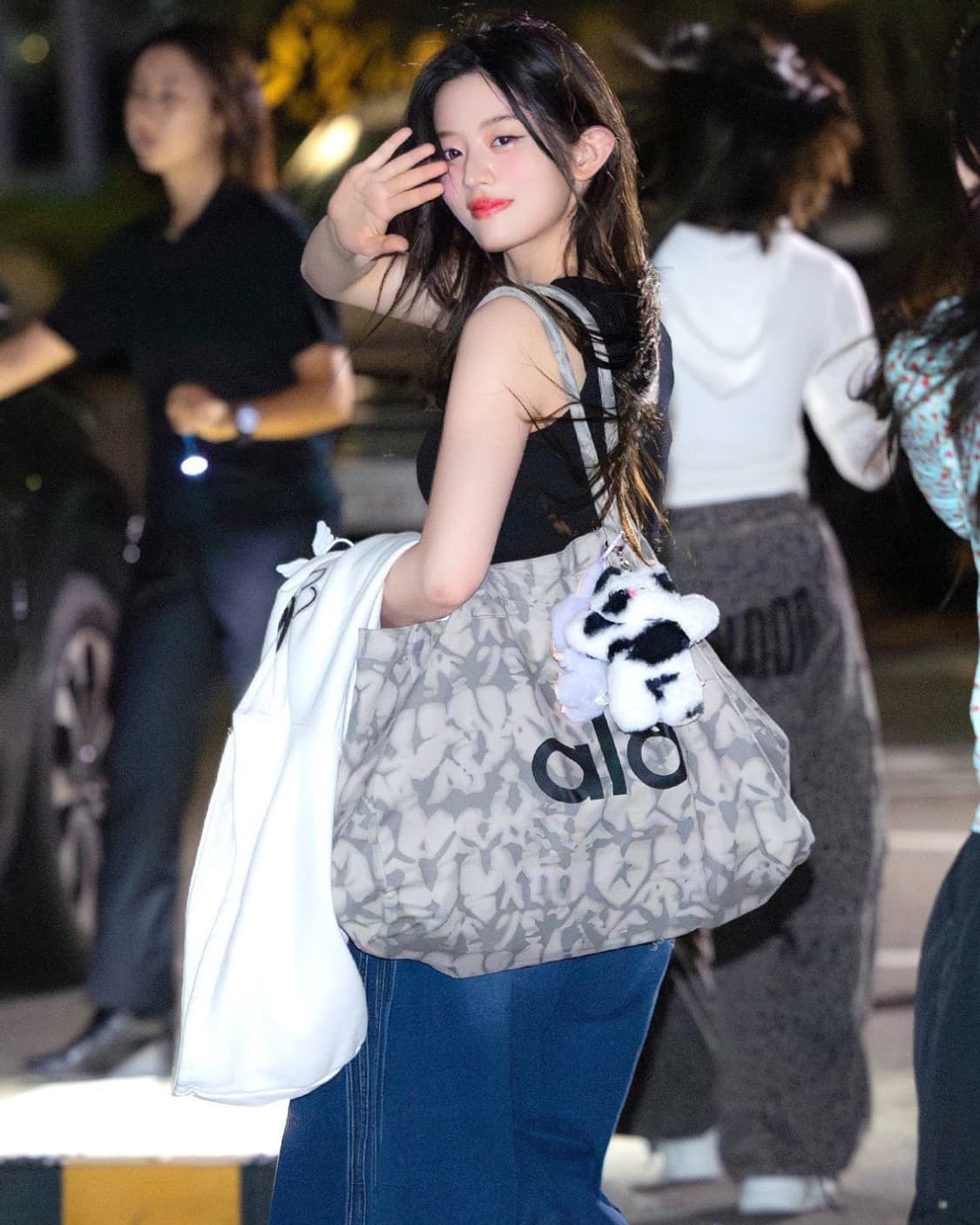 (아일릿 민주 착용)  알로 요가 아이코닉 쇼퍼 토트 백 그레이 타이다이 상품이미지1