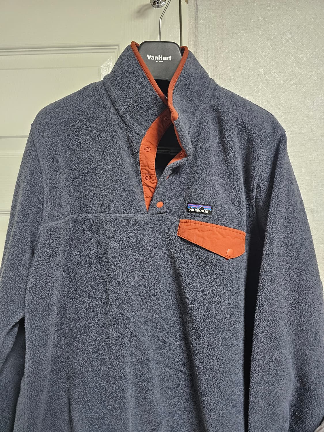 파타고니아 신칠라 L 스몰더 블루   버니쉬드 레드 상품이미지1