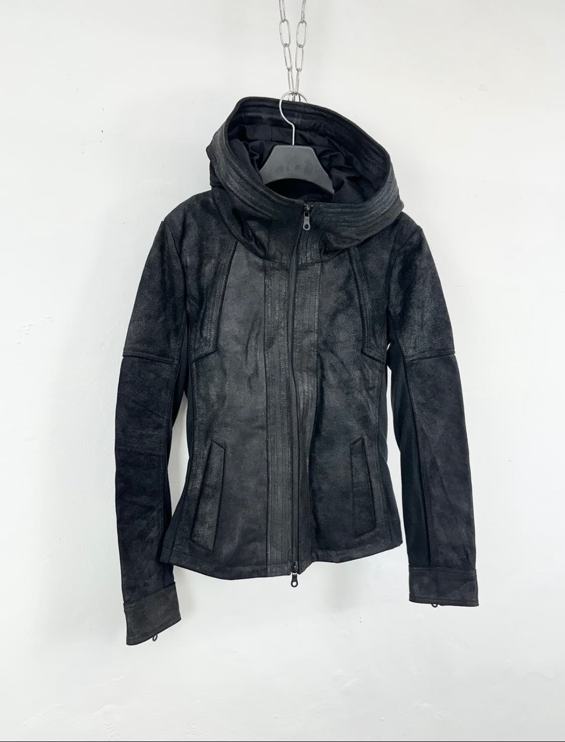 NO ID. Sculpted Cowhide High Neck Jacket 상품이미지3