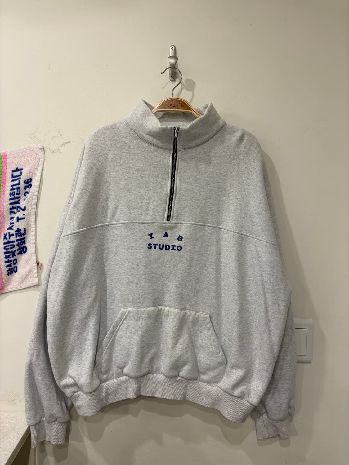 아이앱스튜디오 하프집업 맨투맨 상품이미지1