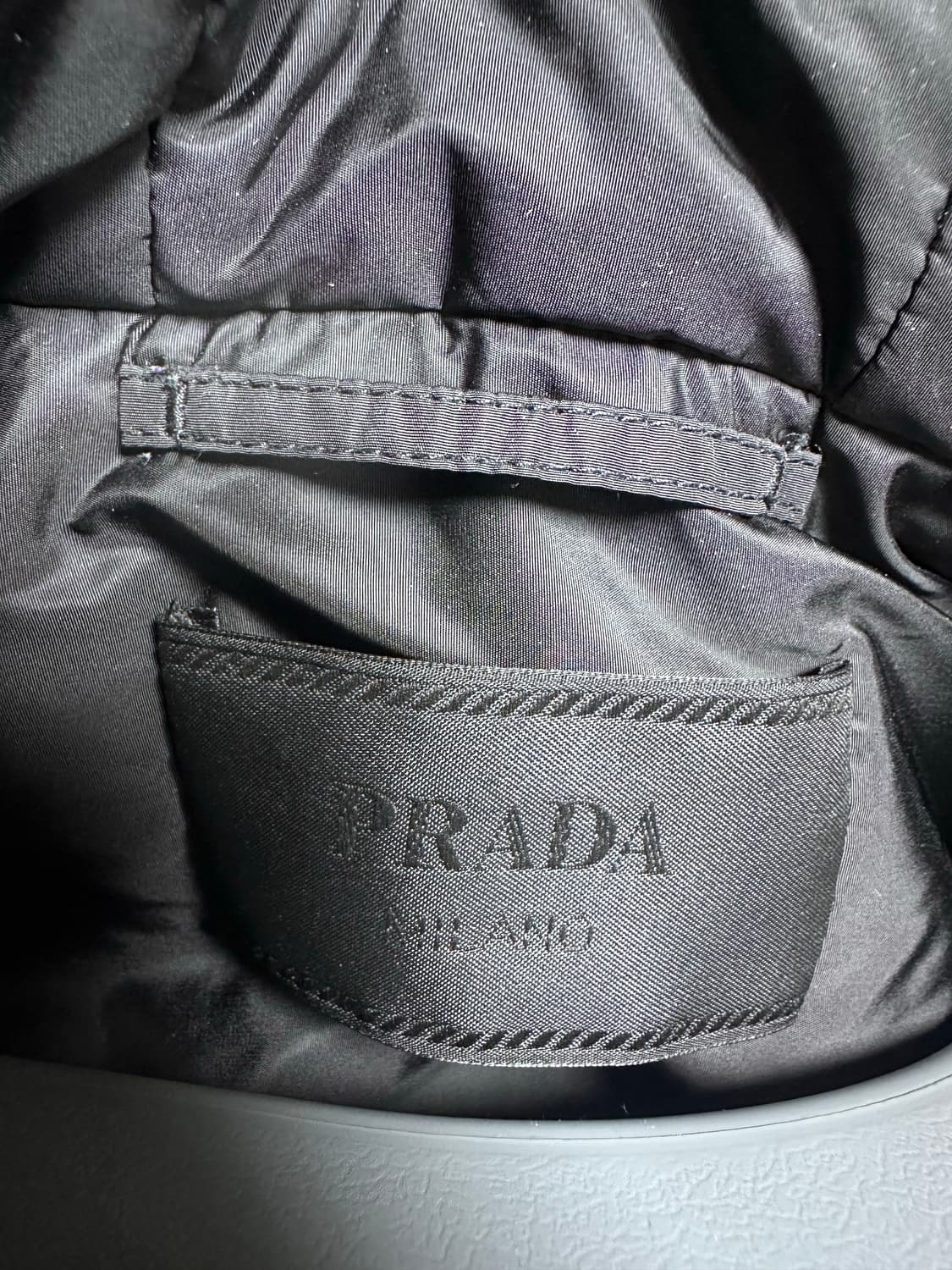 프라다 리나일론 패딩 팝니다!!! 상품이미지8