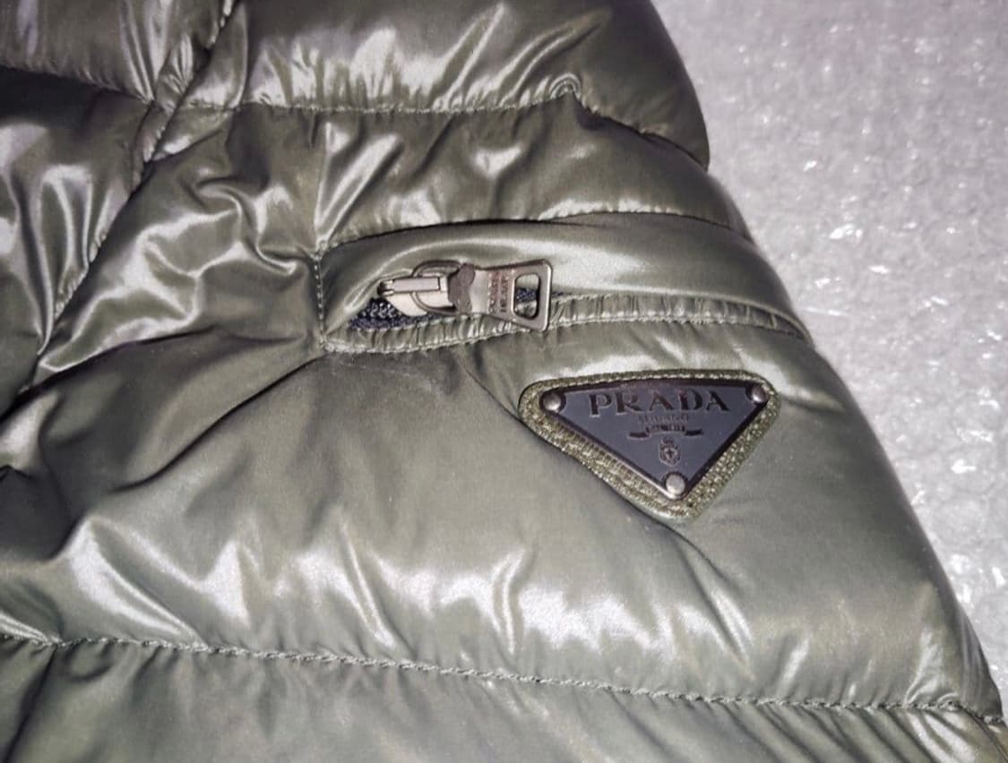 PRADA TRIANGLE LOGO KHAKI 패딩 상품이미지3