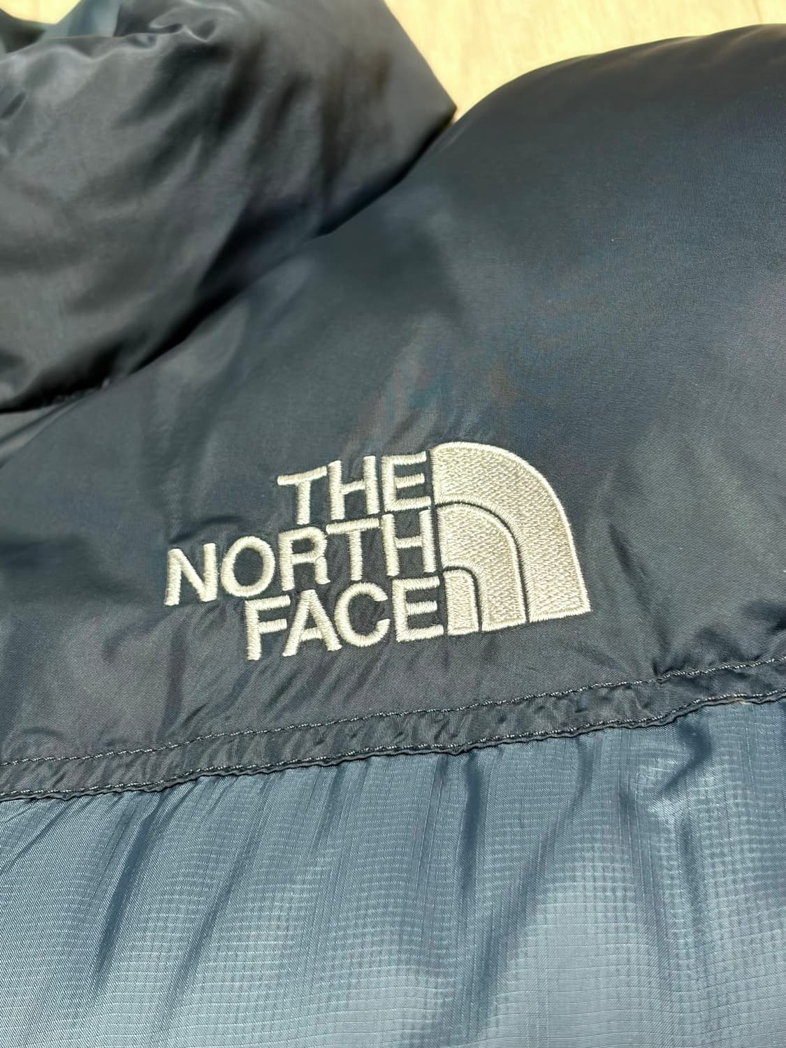 [L] 노스페이스 1996 레트로 눕시 700 해외판 애쉬 블루 숏패딩 상품이미지5