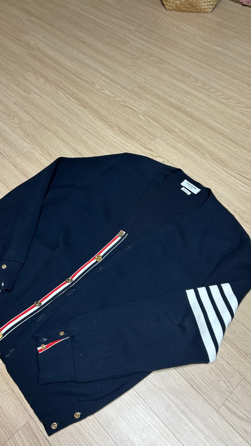 [새상품급,4] 톰브라운 밀라노스티치 가디건 네이비 금장 상품이미지2