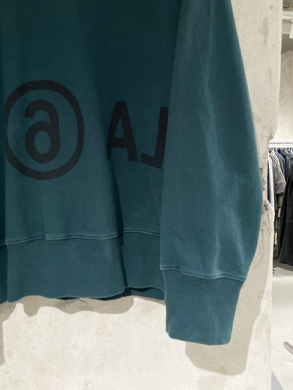 mm6 메종 마르지엘라 딥 틸 스펠링 백스티치 크루넥 스웻 셔츠 상품이미지5