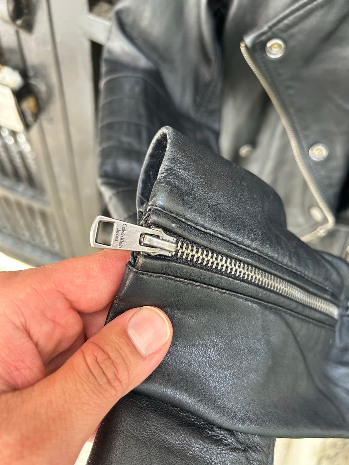 캘빈클라인   블랙컬러  램스킨  빈티지  라이더  자 상품이미지3