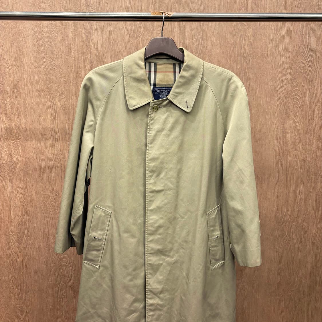 버버리 싱글 브레스티드 코트 노바 체크 안감 센터 벤트 디테일 베이지 상품이미지4